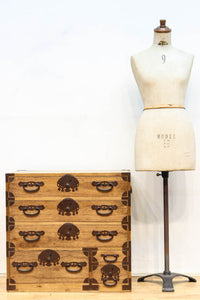 扇面装飾金具が縁起良い枕箪笥　BB3388