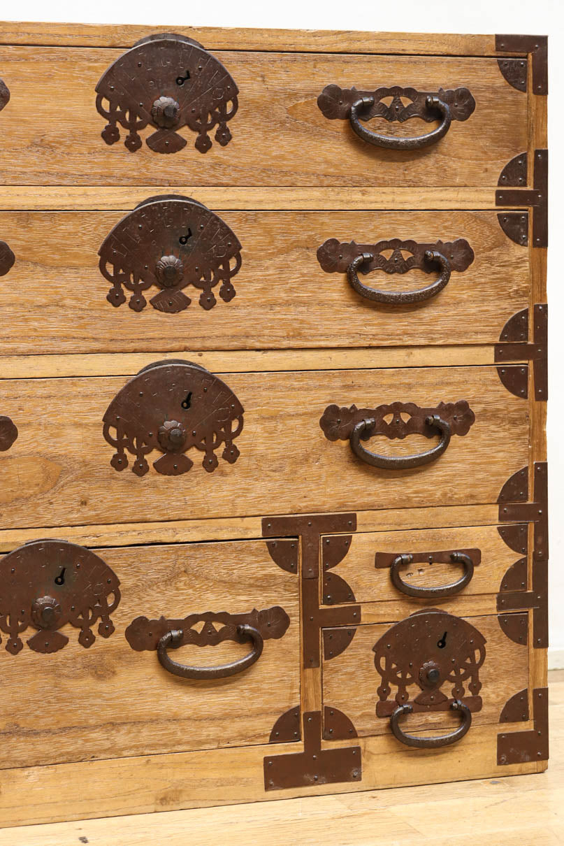 扇面装飾金具が縁起良い枕箪笥　BB3388