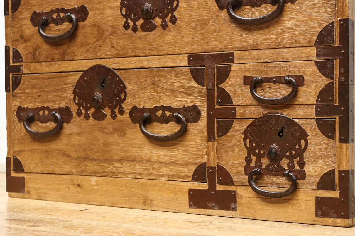 扇面装飾金具が縁起良い枕箪笥　BB3388