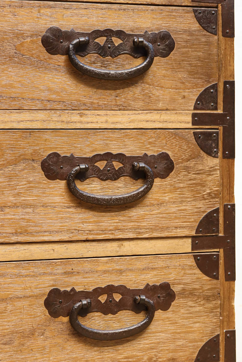 扇面装飾金具が縁起良い枕箪笥　BB3388