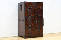 幅554ミリ!! 大振り金具で時代の風格漂う小間物箪笥　BB3389