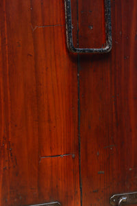 幅554ミリ!! 大振り金具で時代の風格漂う小間物箪笥　BB3389