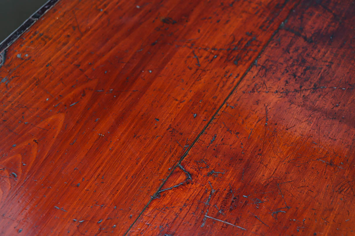 幅554ミリ!! 大振り金具で時代の風格漂う小間物箪笥　BB3389