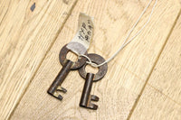 幅554ミリ!! 大振り金具で時代の風格漂う小間物箪笥　BB3389