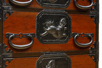 唐獅子の装飾金具が圧巻の華やかで凛々しい仙台箪笥　BB3391