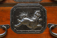 唐獅子の装飾金具が圧巻の華やかで凛々しい仙台箪笥　BB3391