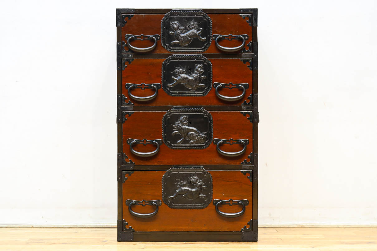 唐獅子の装飾金具が圧巻の華やかで凛々しい仙台箪笥　BB3391