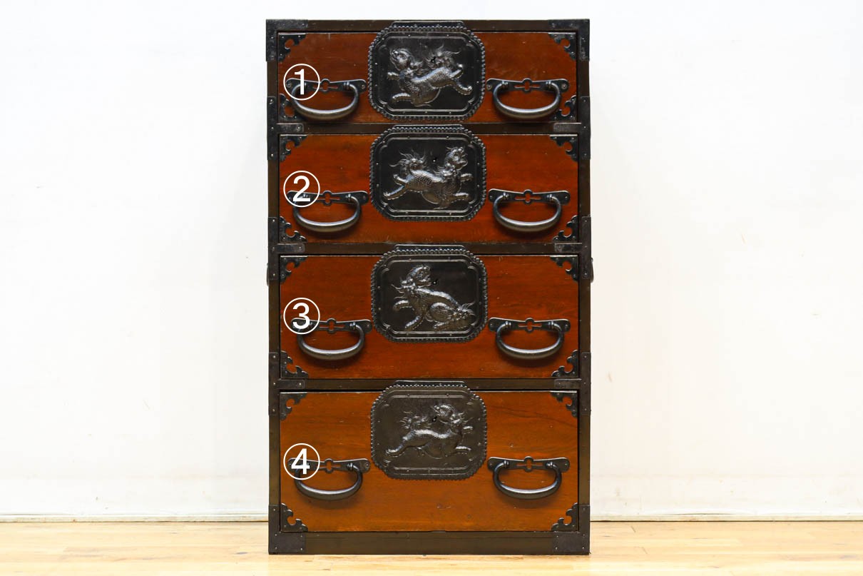 唐獅子の装飾金具が圧巻の華やかで凛々しい仙台箪笥　BB3391