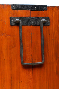 唐獅子の装飾金具が圧巻の華やかで凛々しい仙台箪笥　BB3391