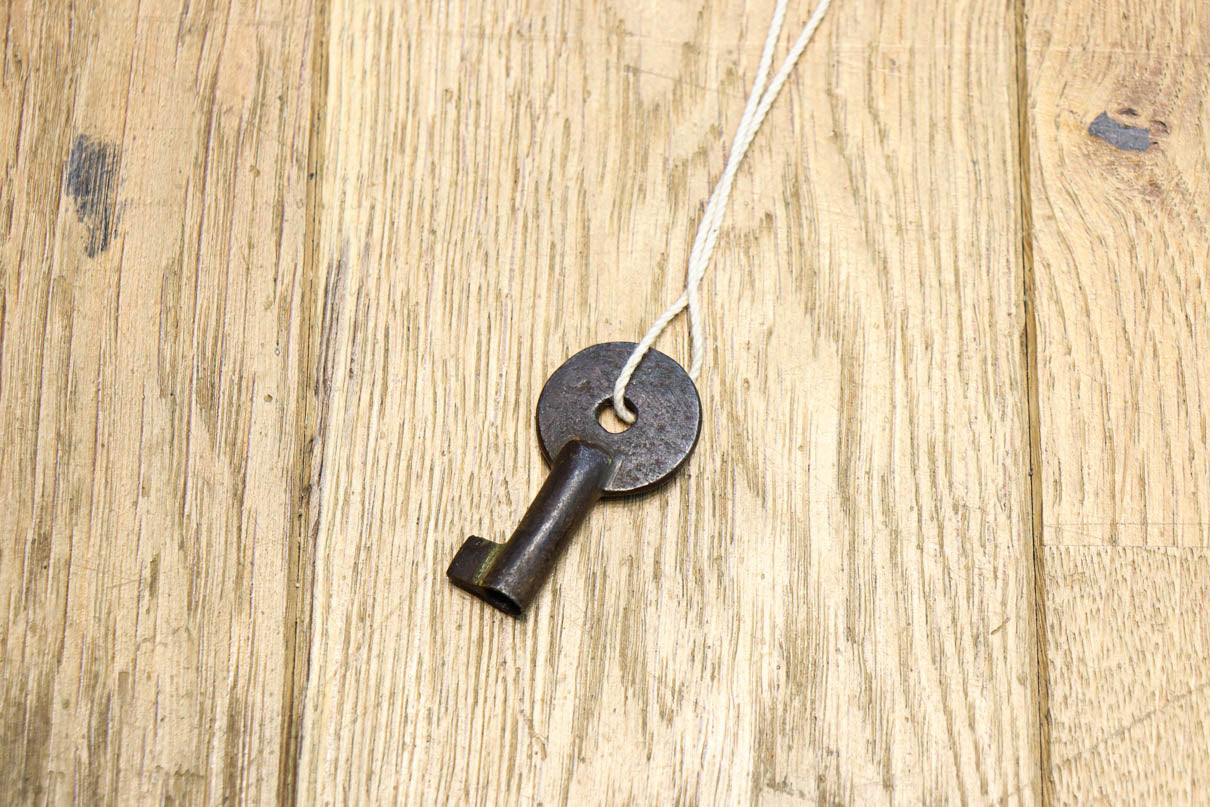 唐獅子の装飾金具が圧巻の華やかで凛々しい仙台箪笥　BB3391