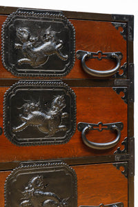 唐獅子の装飾金具が圧巻の華やかで凛々しい仙台箪笥　BB3391