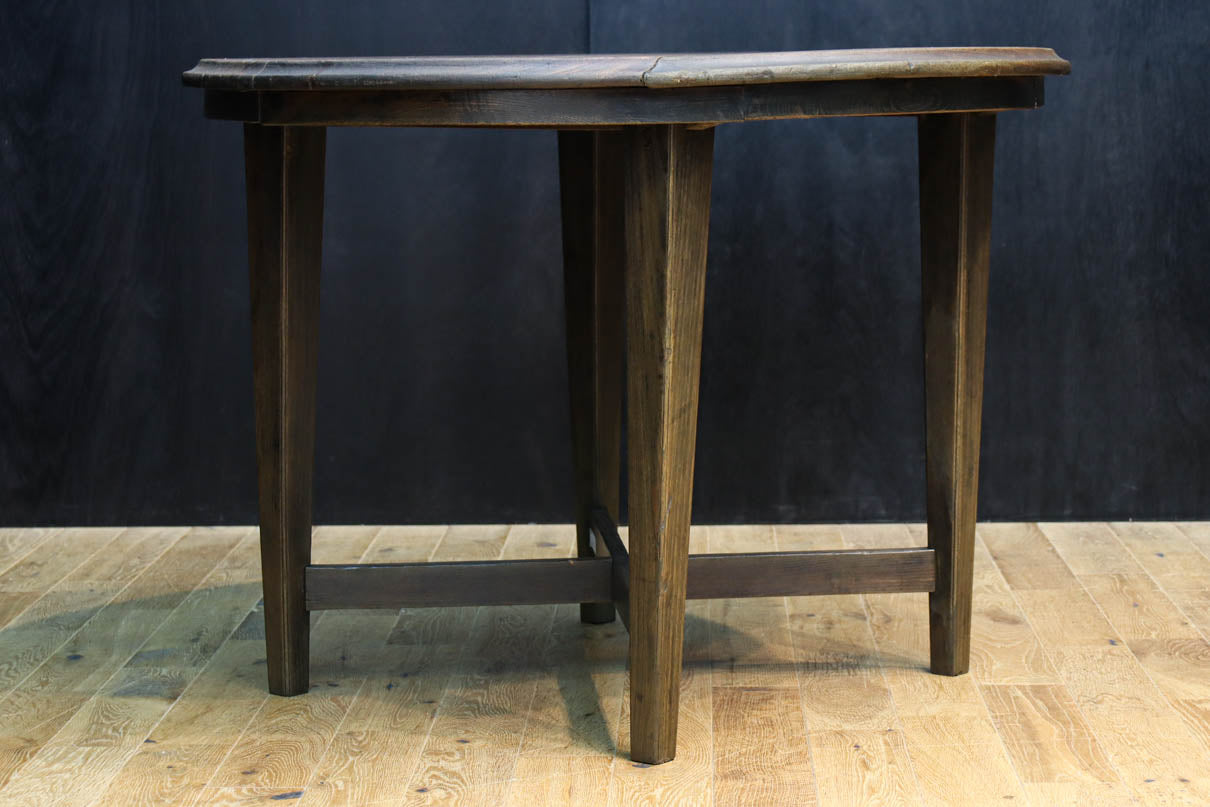 上質なオークの杢目の落ち着いた面持ちあるコーヒーテーブル　BB3393