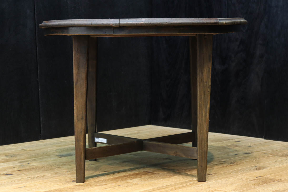 上質なオークの杢目の落ち着いた面持ちあるコーヒーテーブル　BB3393