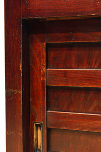 横桟造りの引き戸が印象深い庄内帳場箪笥　BB3398