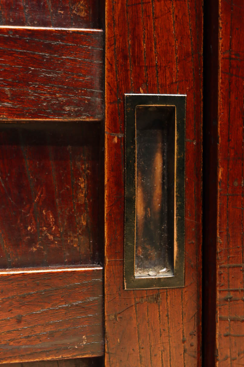 横桟造りの引き戸が印象深い庄内帳場箪笥　BB3398