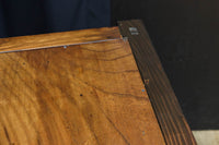 横桟造りの引き戸が印象深い庄内帳場箪笥　BB3398