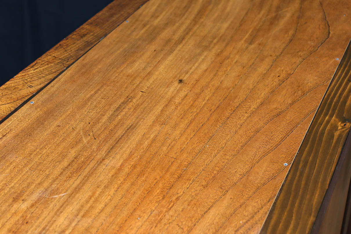 横桟造りの引き戸が印象深い庄内帳場箪笥　BB3398