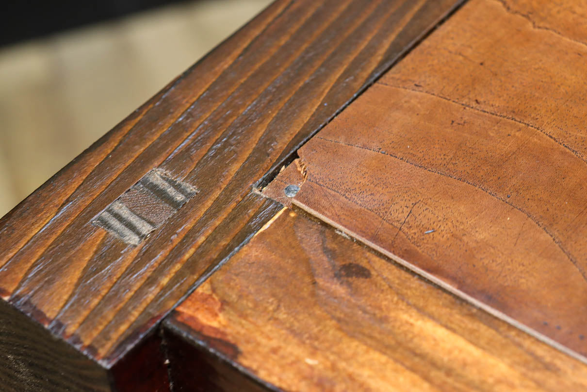 横桟造りの引き戸が印象深い庄内帳場箪笥　BB3398