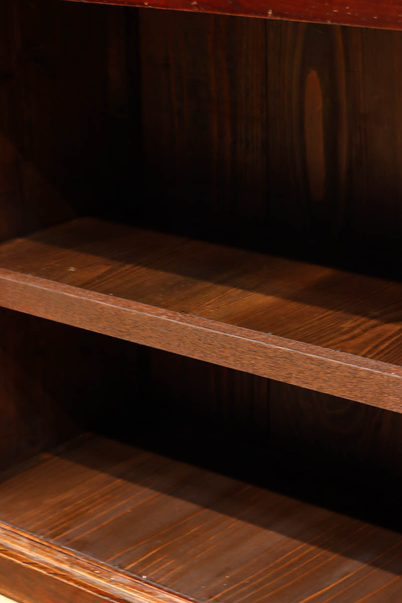 横桟造りの引き戸が印象深い庄内帳場箪笥　BB3398