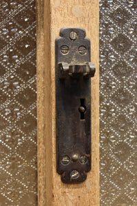 昭和レトロ!! フローラガラスが目を惹く、小振りで可愛らしいキャビネット　BB3399