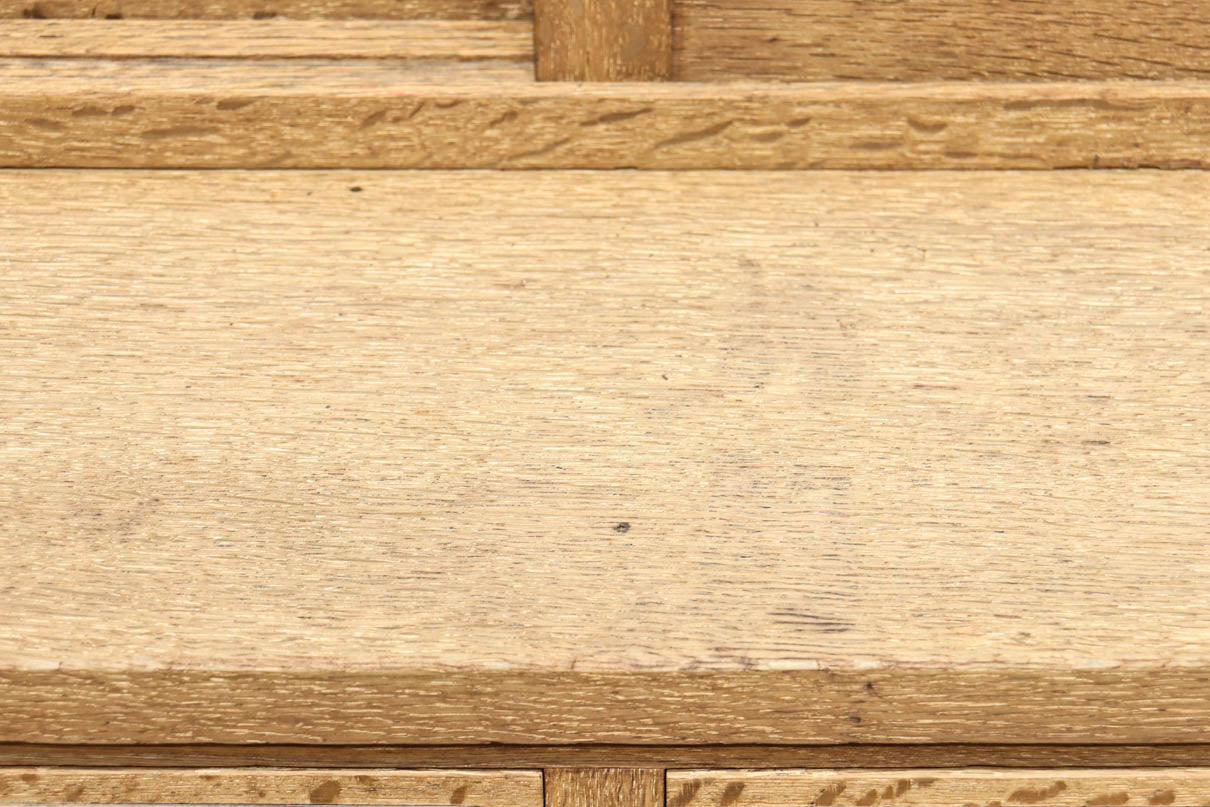 昭和レトロ!! フローラガラスが目を惹く、小振りで可愛らしいキャビネット　BB3399