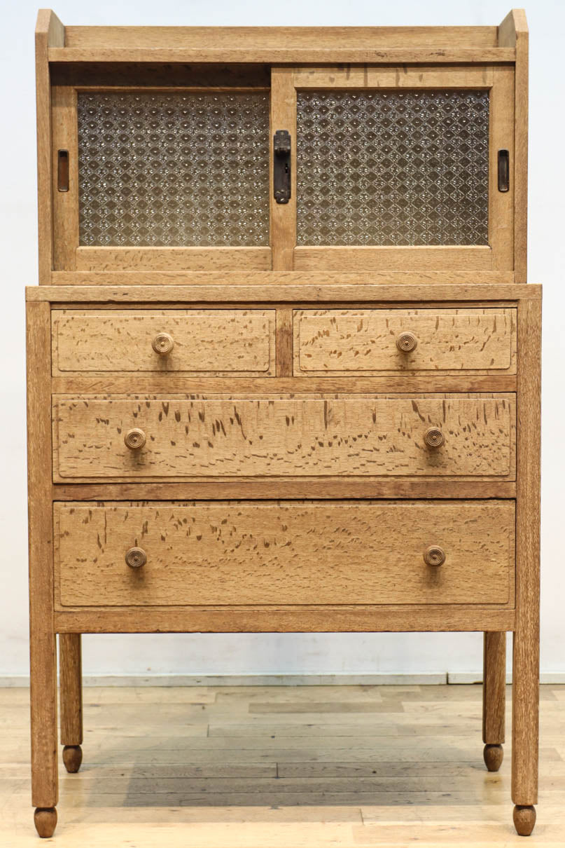 昭和レトロ!! フローラガラスが目を惹く、小振りで可愛らしいキャビネット　BB3399