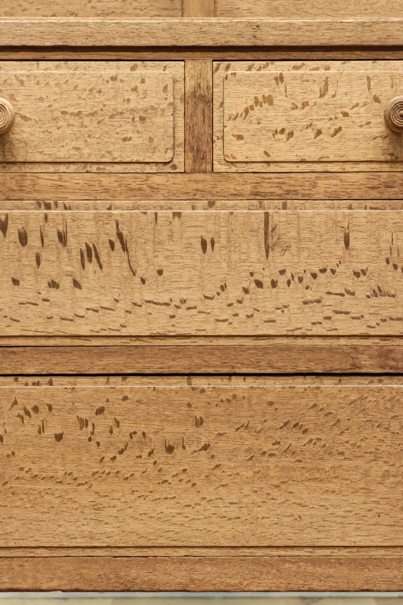 昭和レトロ!! フローラガラスが目を惹く、小振りで可愛らしいキャビネット　BB3399