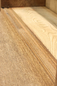 昭和レトロ!! フローラガラスが目を惹く、小振りで可愛らしいキャビネット　BB3399