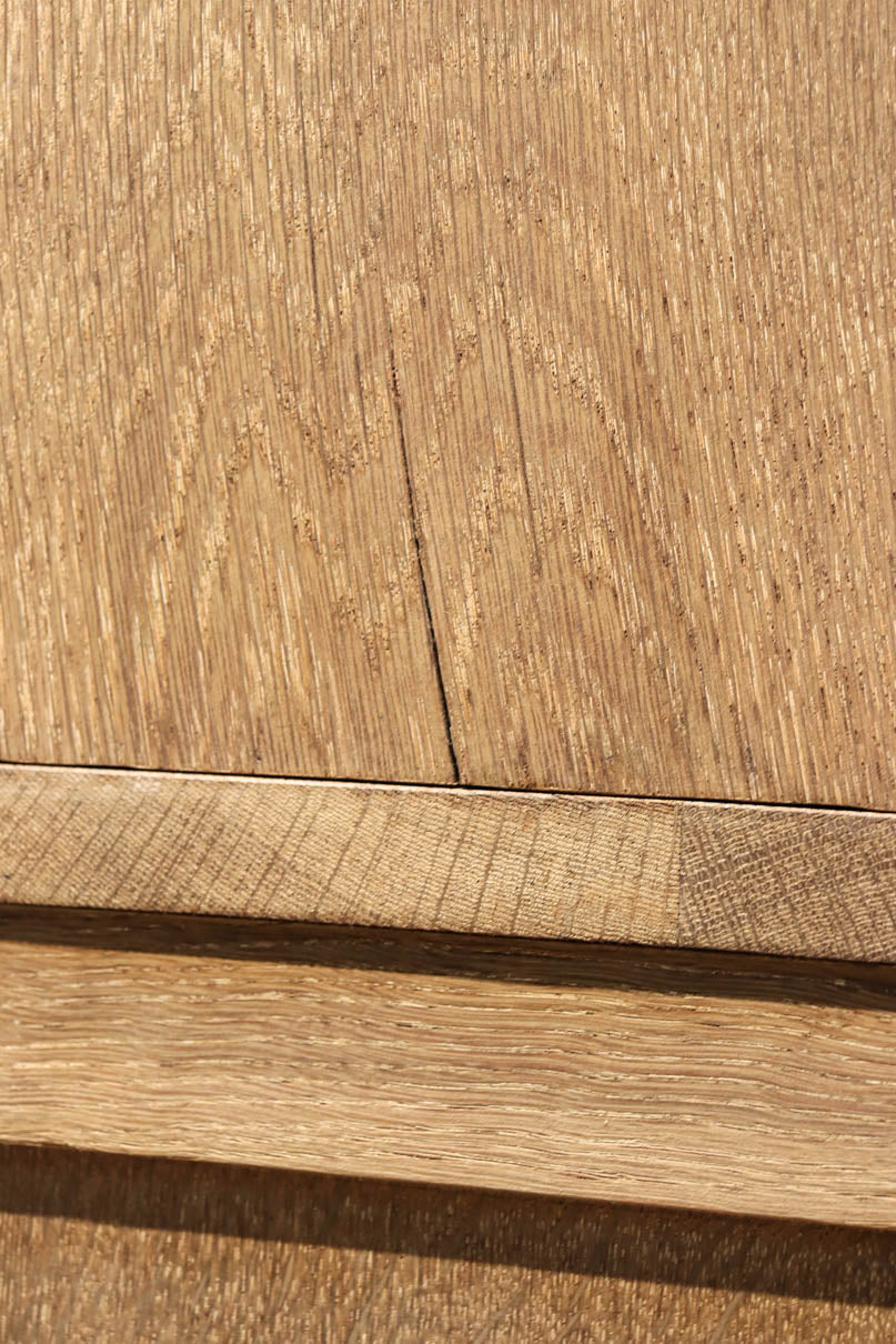 昭和レトロ!! フローラガラスが目を惹く、小振りで可愛らしいキャビネット　BB3399