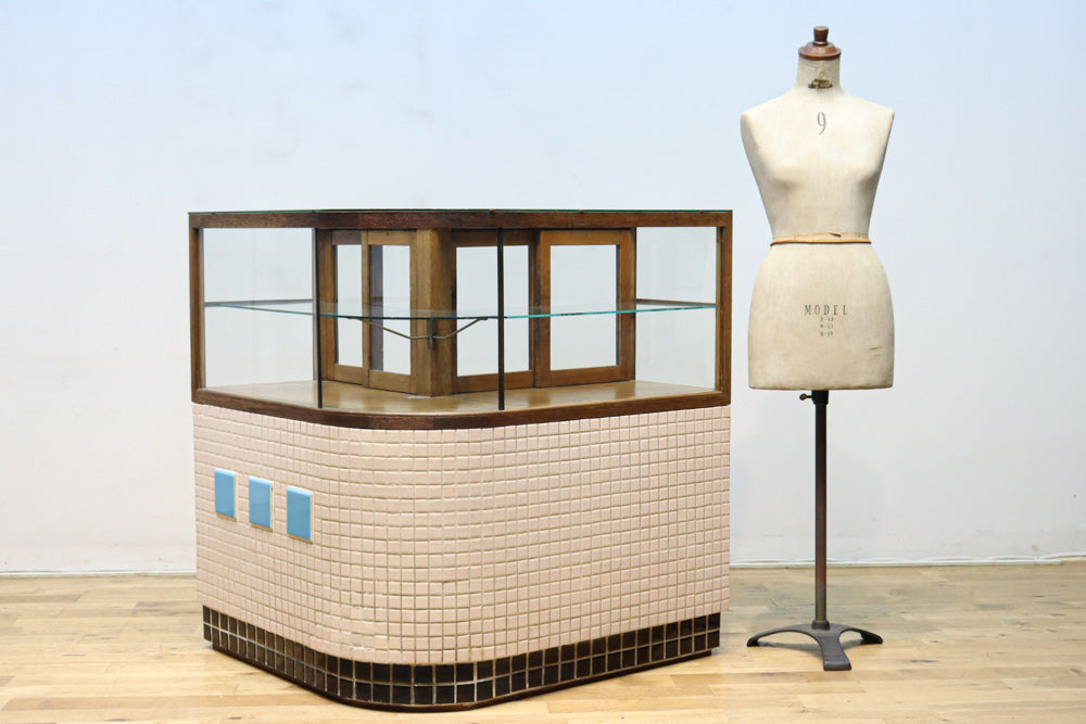 L-shaped glass display case BB3428