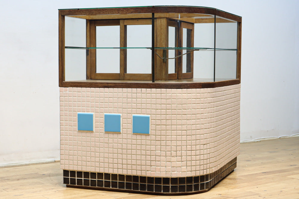 L-shaped glass display case BB3428