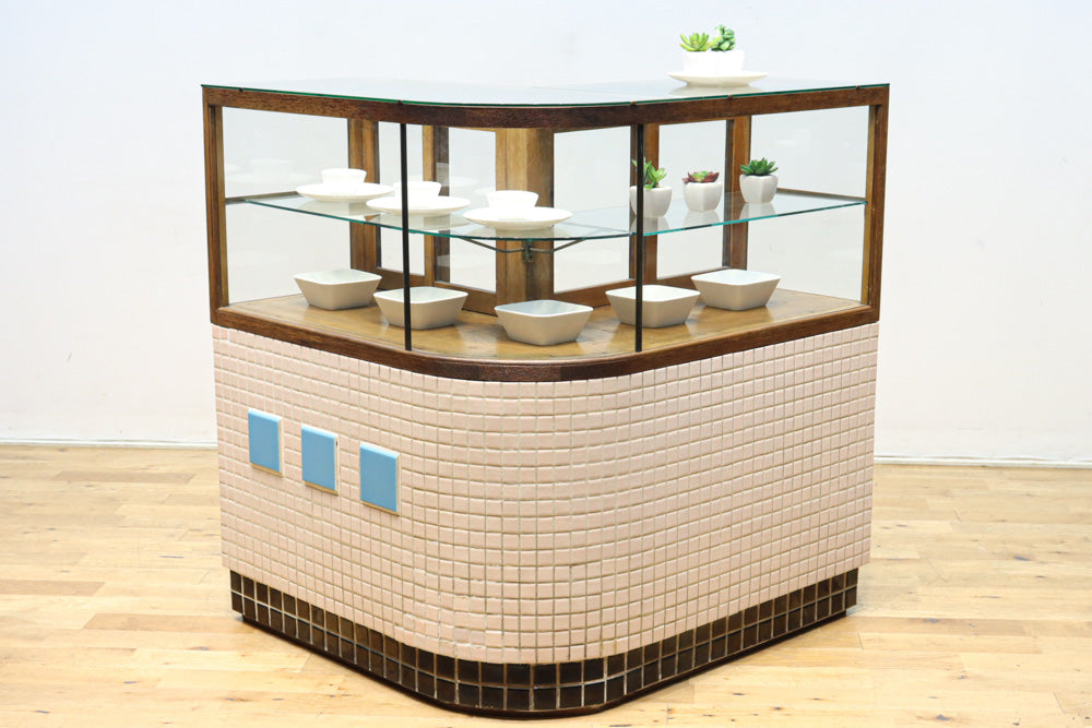 L-shaped glass display case BB3428