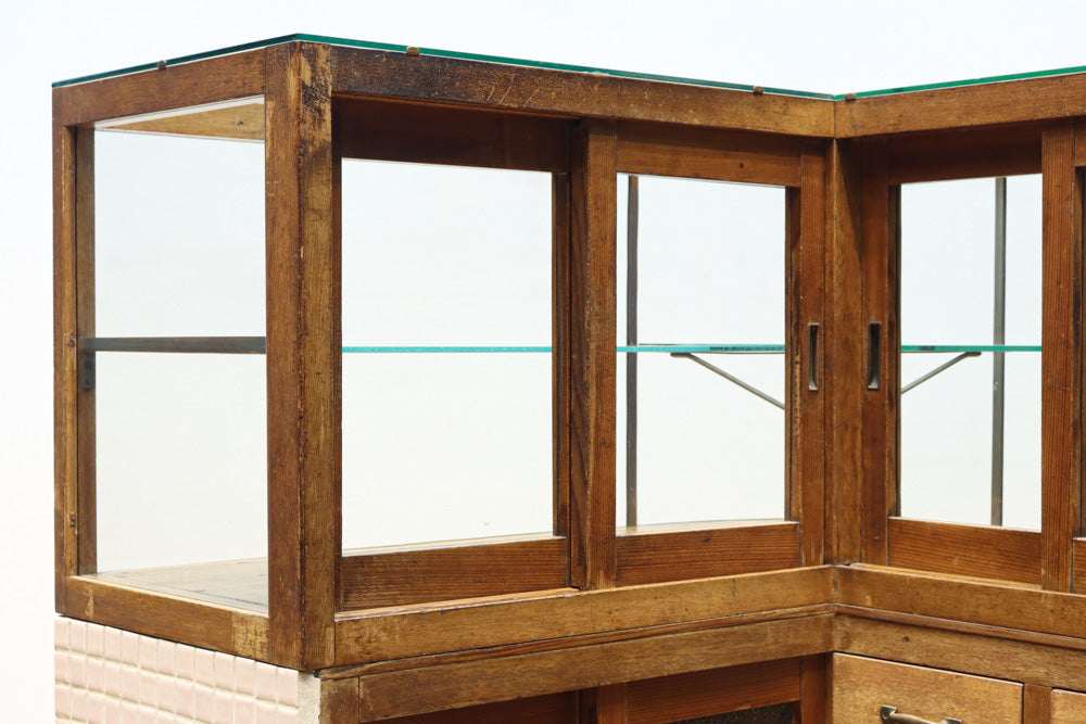 L-shaped glass display case BB3428