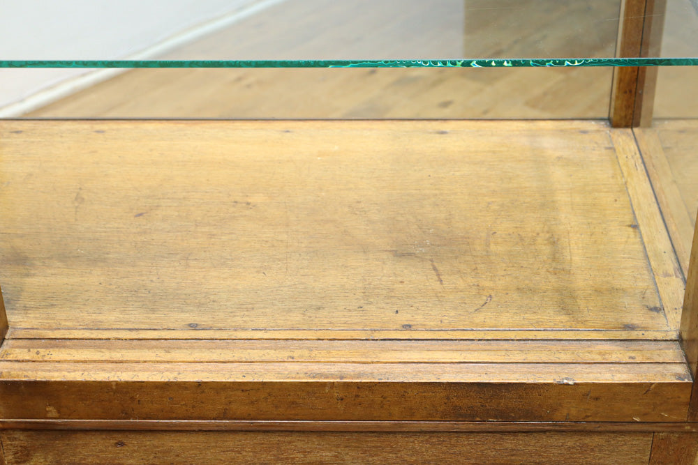 L-shaped glass display case BB3428