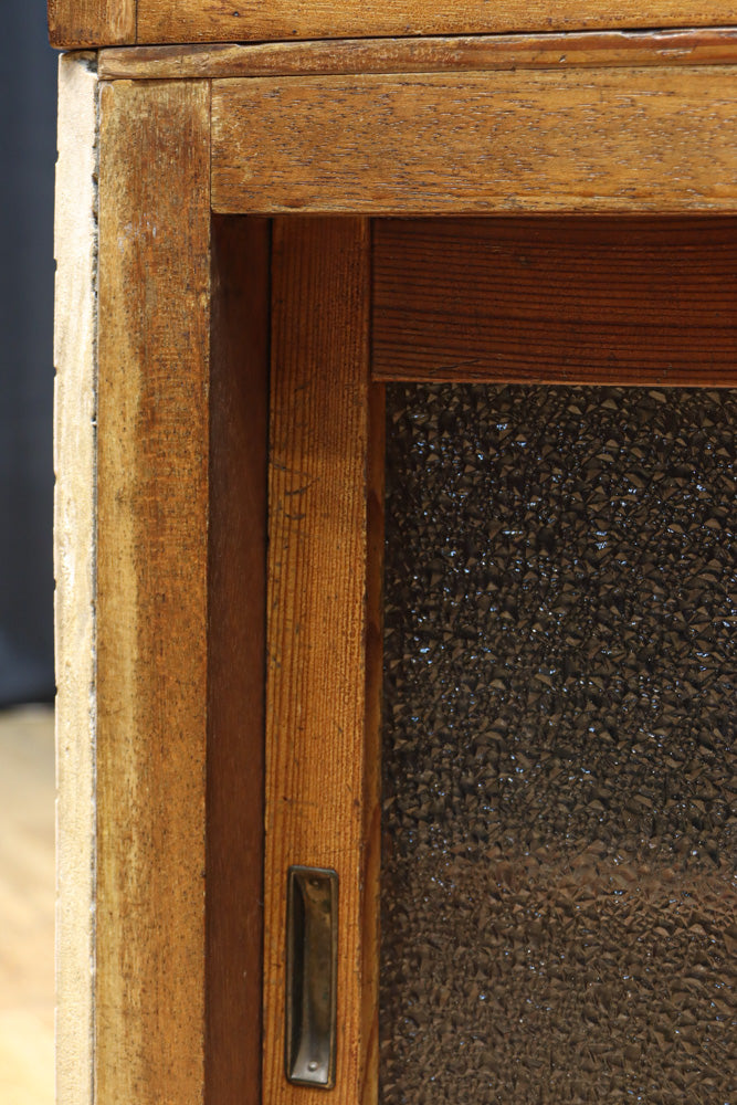 L-shaped glass display case BB3428