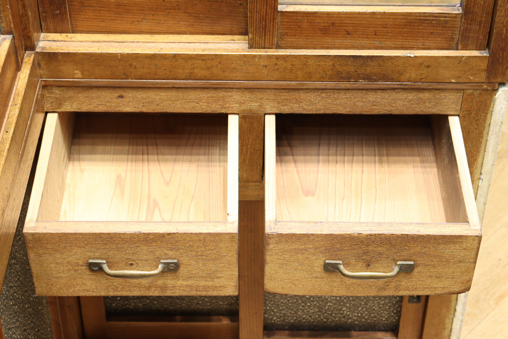 L-shaped glass display case BB3428