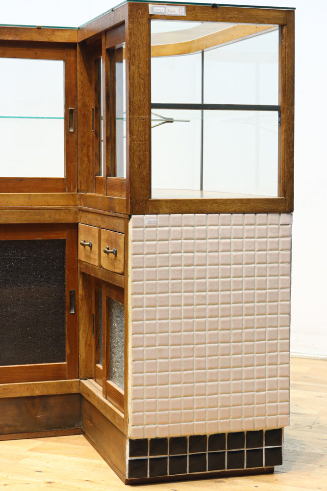 L-shaped glass display case BB3428