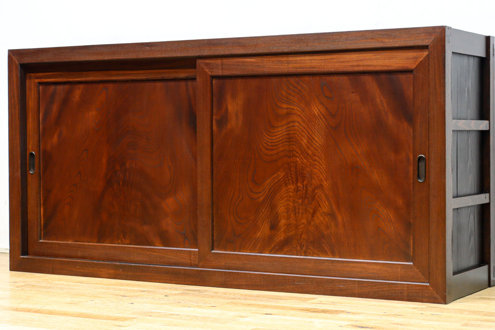 欅杢目が見事な格調ある面持ちの収納箪笥　BB3431