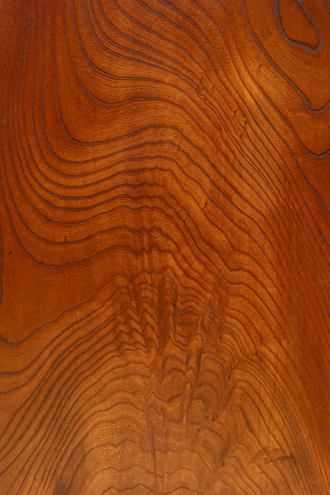 欅杢目が見事な格調ある面持ちの収納箪笥　BB3431