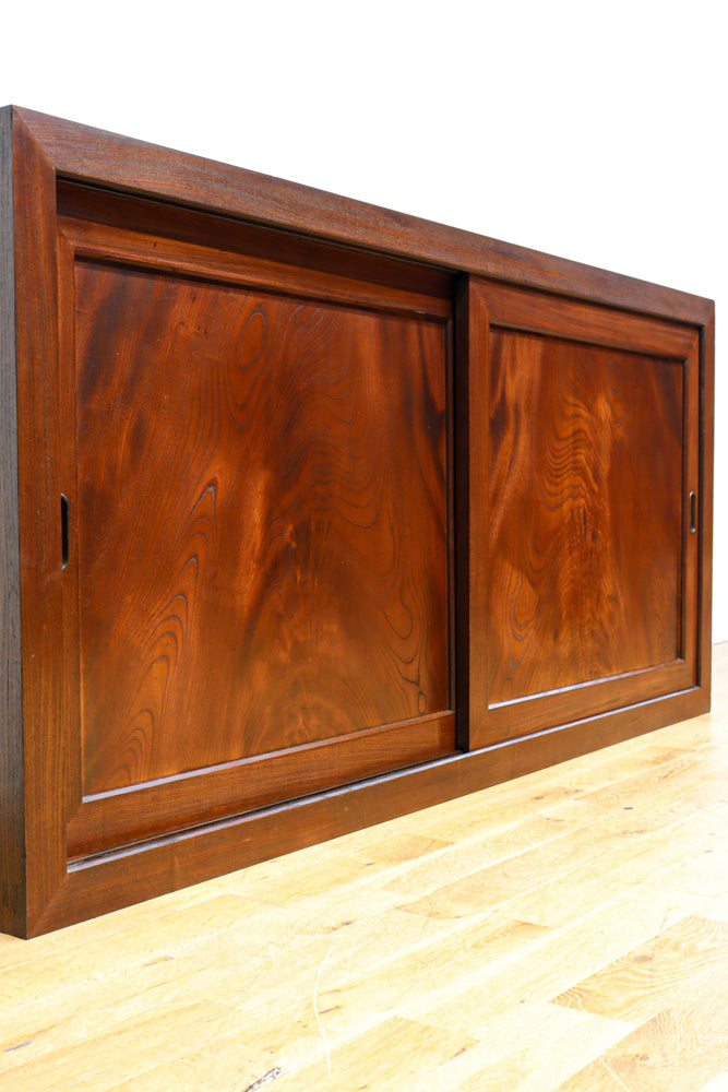 欅杢目が見事な格調ある面持ちの収納箪笥　BB3431