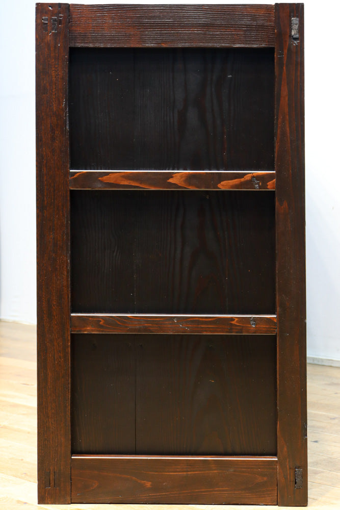 欅杢目が見事な格調ある面持ちの収納箪笥　BB3431