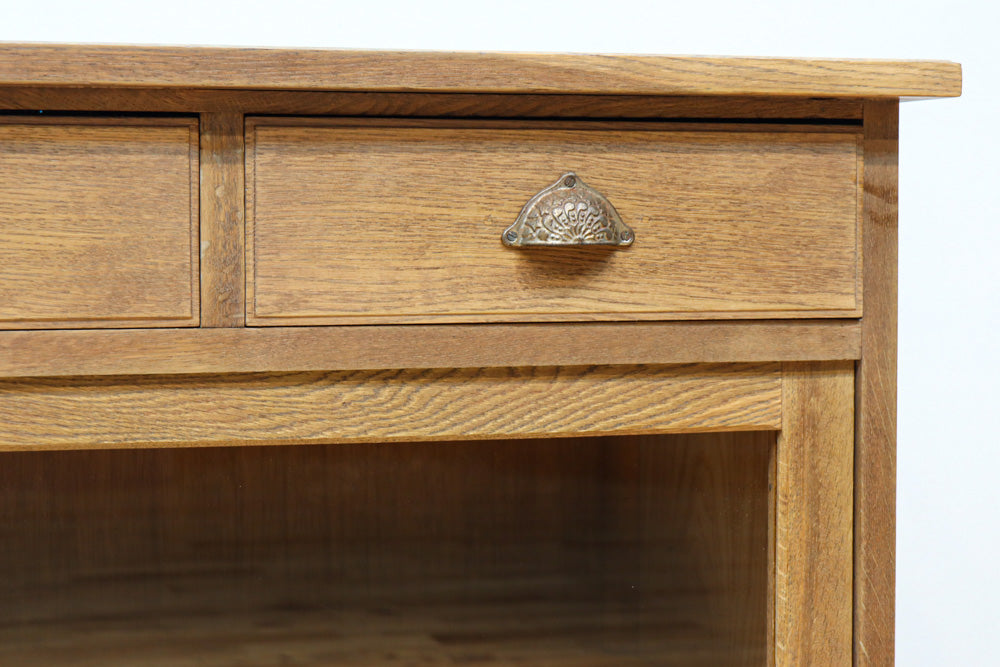 幅1215ミリ 引き出しが上部にある木地色の柔らかな色彩のレトロガラスケース　BB3432