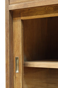 幅1215ミリ 引き出しが上部にある木地色の柔らかな色彩のレトロガラスケース　BB3432