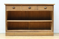 幅1215ミリ 引き出しが上部にある木地色の柔らかな色彩のレトロガラスケース　BB3432