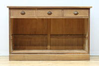 幅1215ミリ 引き出しが上部にある木地色の柔らかな色彩のレトロガラスケース　BB3432