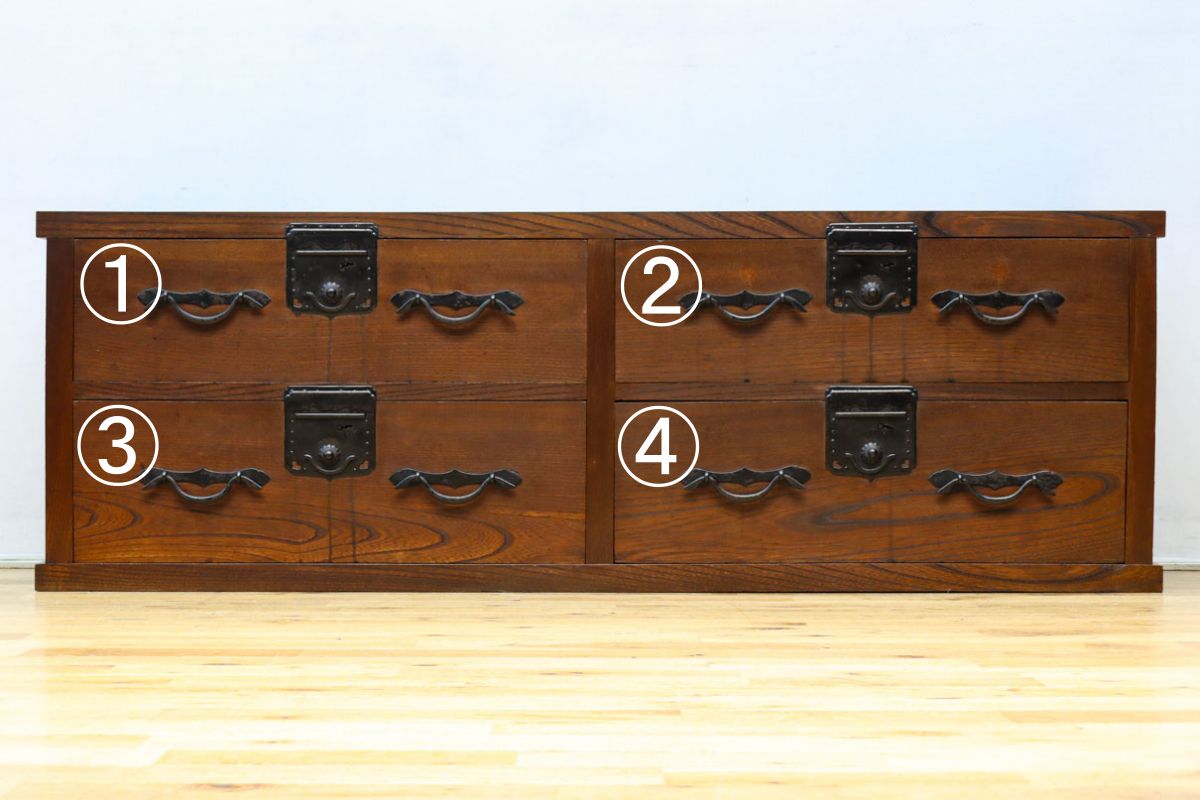 穏やかなケヤキ杢目が浮かぶ時代のローチェスト　BB3440