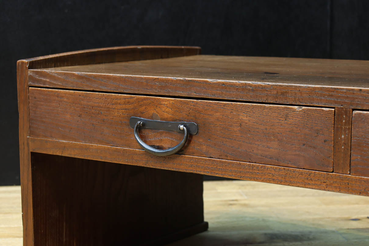 時代を経た風合い豊かな文机　BB3446