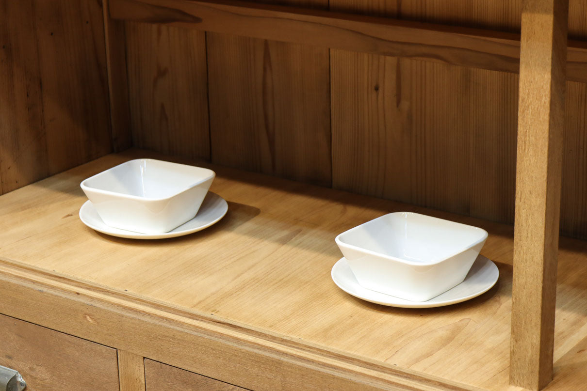 稀少‼︎ 温かみのある木地色に引き出しを上下に備えたレトロオークガラスケース　BB3450