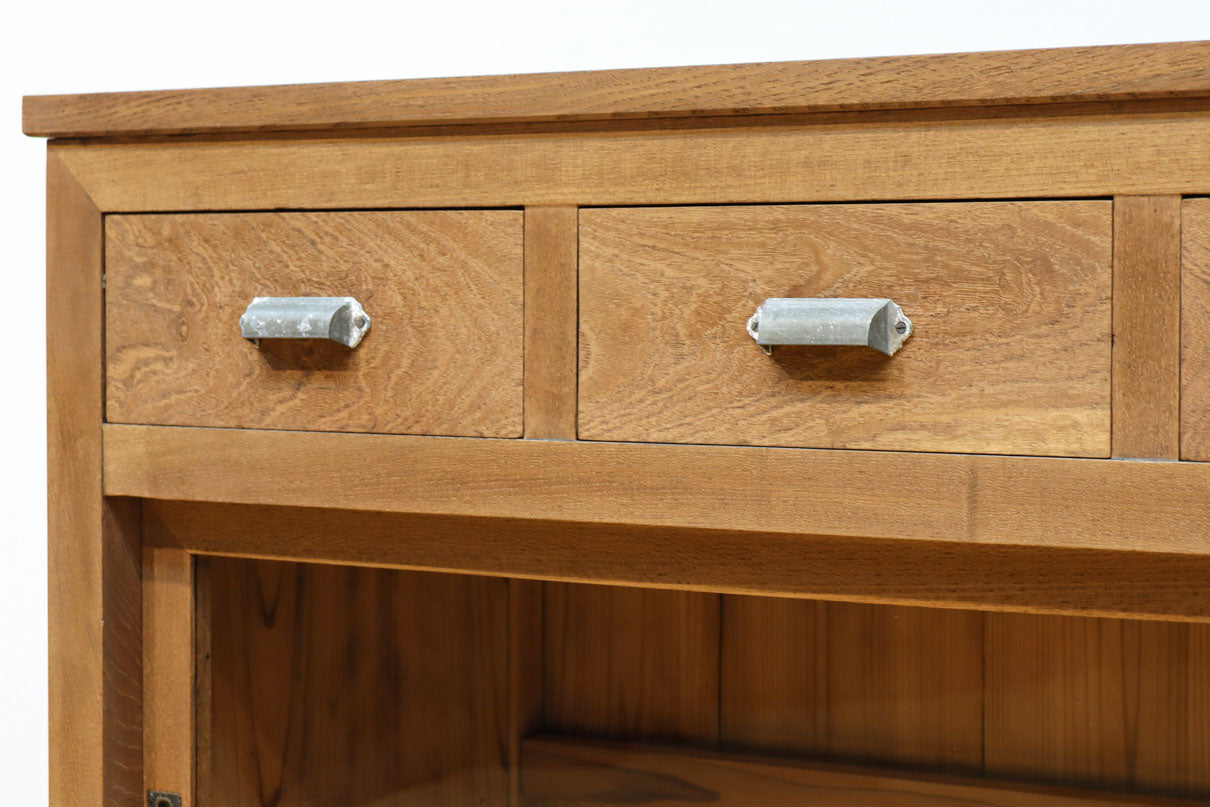 稀少‼︎ 温かみのある木地色に引き出しを上下に備えたレトロオークガラスケース　BB3450