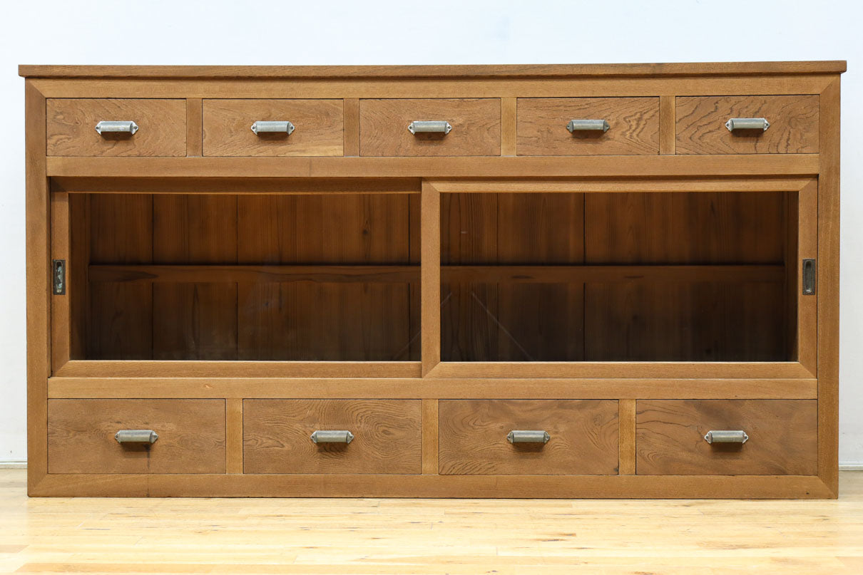 稀少‼︎ 温かみのある木地色に引き出しを上下に備えたレトロオークガラスケース　BB3450